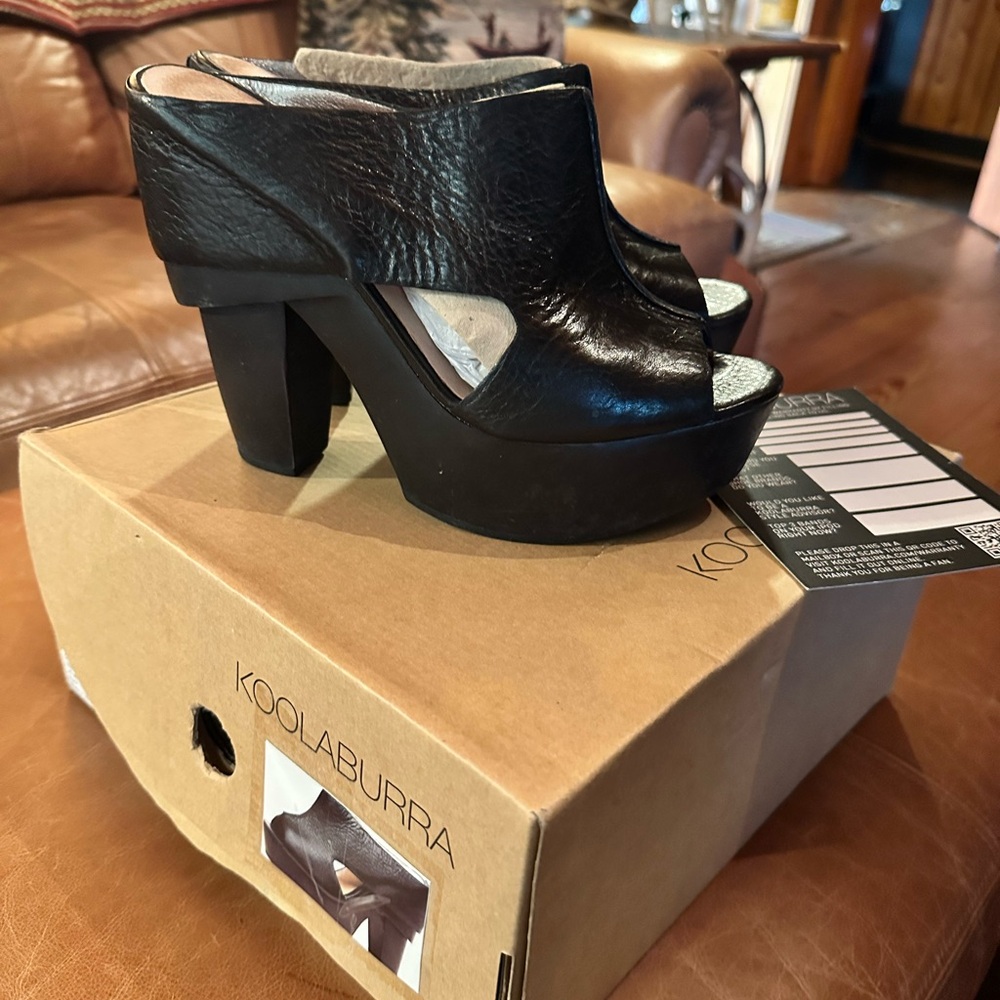 Koolaburra Black Platform Peep-Toe Booties Size 9